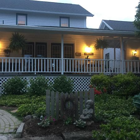 Grapevine House Hotel Winesburg Екстериор снимка