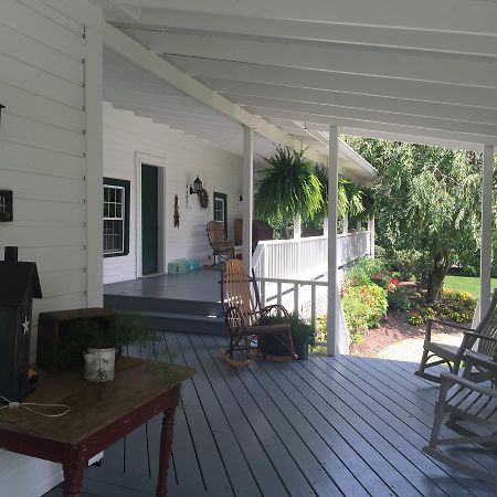 Grapevine House Hotel Winesburg Екстериор снимка