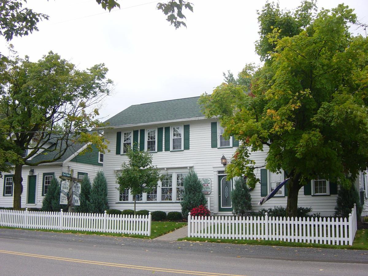 Grapevine House Hotel Winesburg Екстериор снимка