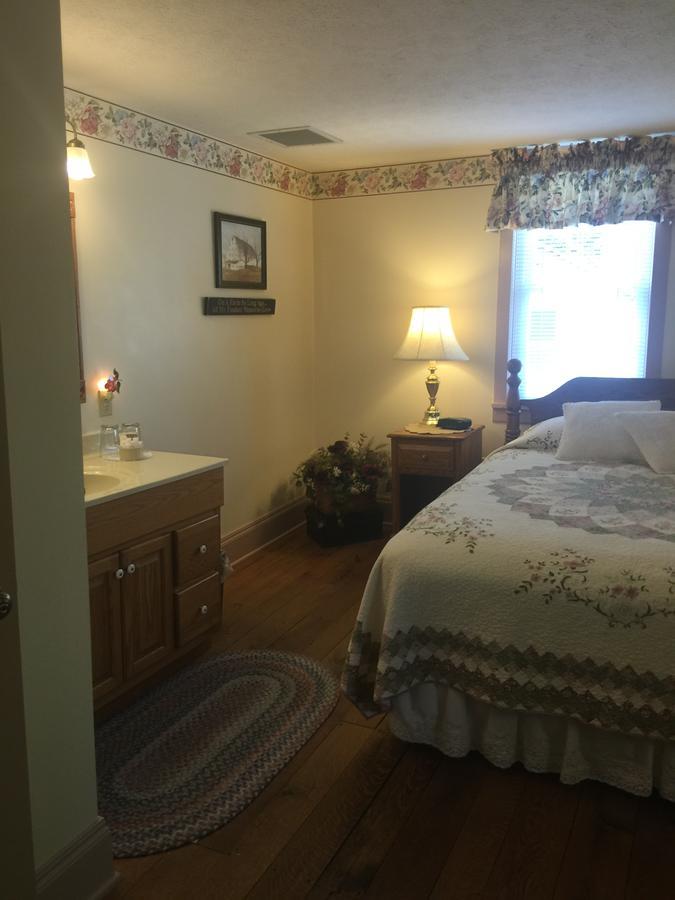 Grapevine House Hotel Winesburg Екстериор снимка