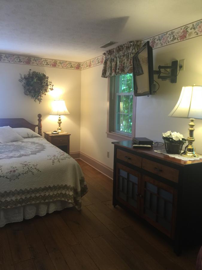 Grapevine House Hotel Winesburg Екстериор снимка