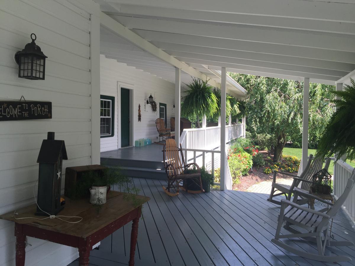 Grapevine House Hotel Winesburg Екстериор снимка