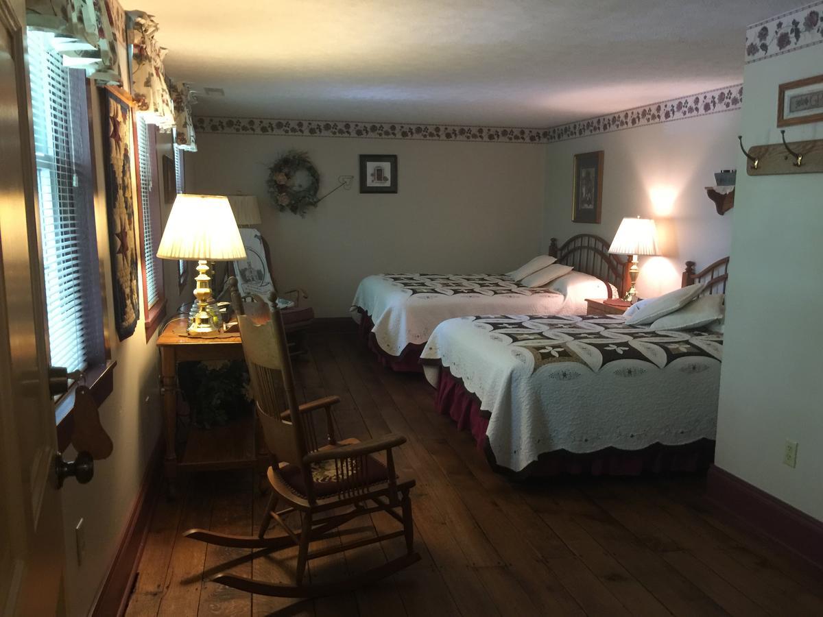 Grapevine House Hotel Winesburg Екстериор снимка